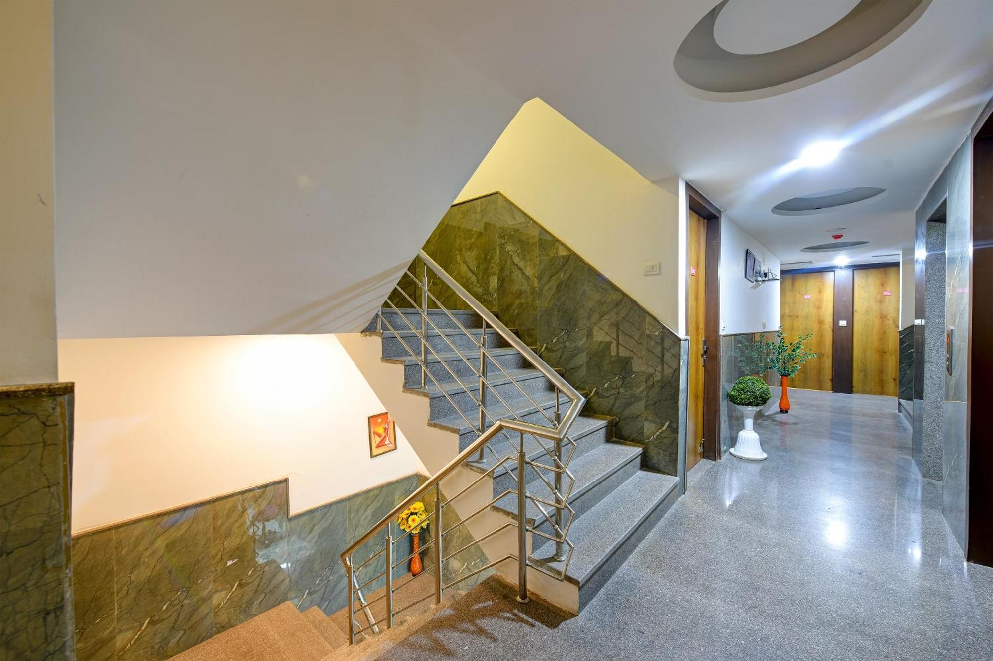 نيودلهي Hotel Grand Qubic Near Delhi Airport المظهر الخارجي الصورة